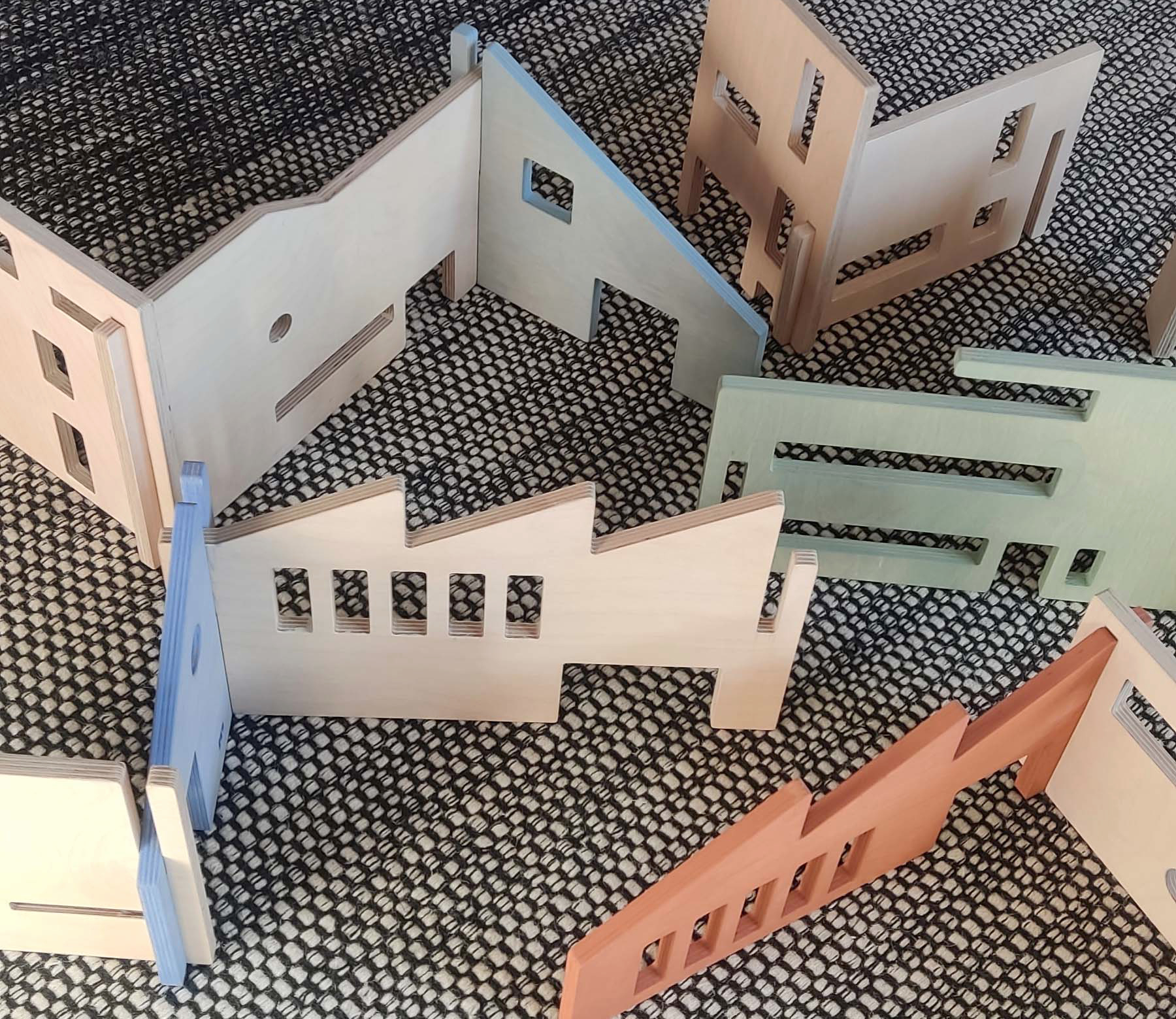 Návrh a realizace. Herní prvky z březové překližky, funkcionalistické domy, produktový design, design nábytku mixmag. ing. arch. Pavla Tylichová