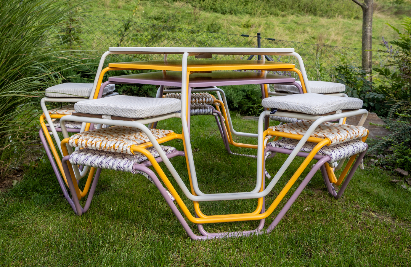 venkovní stohovatelné piknikové stoly pro děti Muselet Kids, městský mobiliář a venkovní nábytek, průmyslový a produktový design ing. arch. Pavla Tylichová