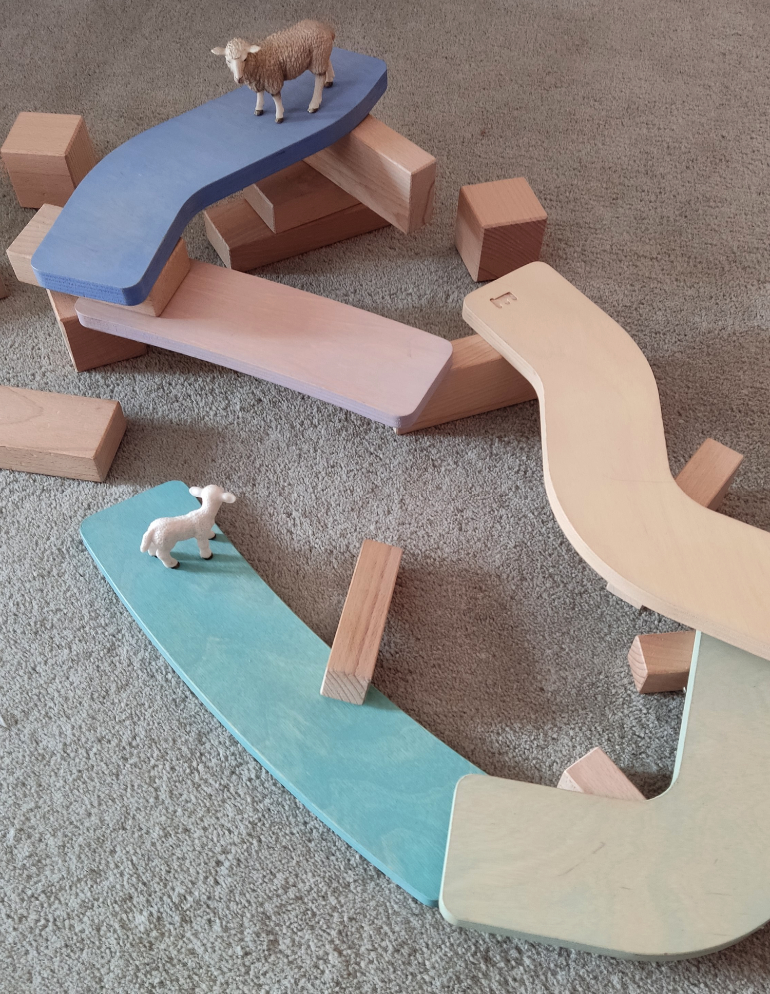 volná montessori hra minimalismus hračka design hraček interiér návrh doplňek dekorace mixmag studio