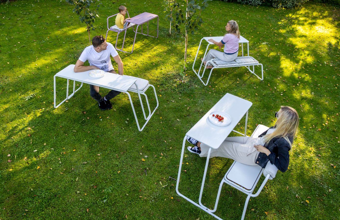 Řada piknikových stolů Line, stohovatelné sezení pro apetit festivaly městský mobiliář a venkovní nábytek, průmyslový a produktový design ing. arch. Pavla Tylichová