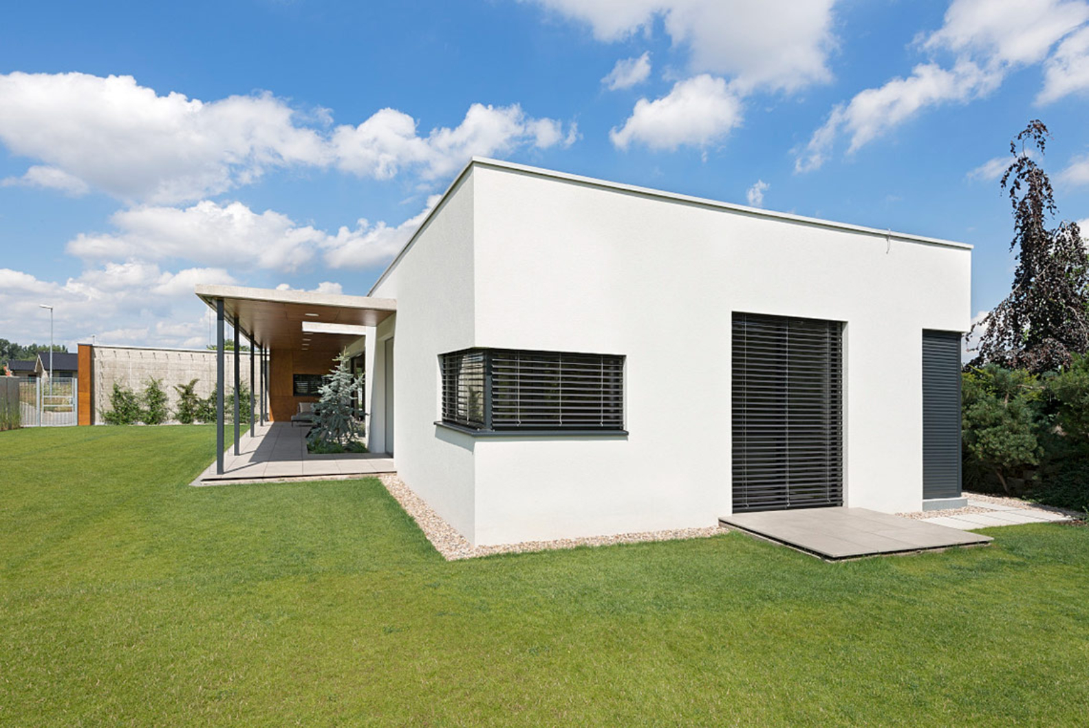 Architektonický návrh a realizace rodinného domu v Pardubicích. Východní fasáda.